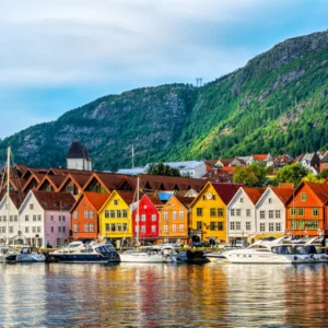 Noruega: Onde as Montanhas tocam o Céu e o Silêncio nos toca a Alma
